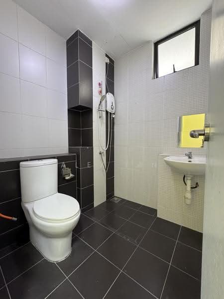 Pangsapuri untuk Disewa di Austin Regency (Pangsapuri Austin Perdana) - ALEX TAN - Bathroom - PropertyGuru.com.my