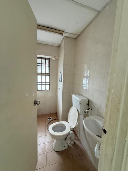 Rumah Flat untuk Dijual di Dataran Otomobil - Simon Khoo - Bathroom - PropertyGuru.com.my