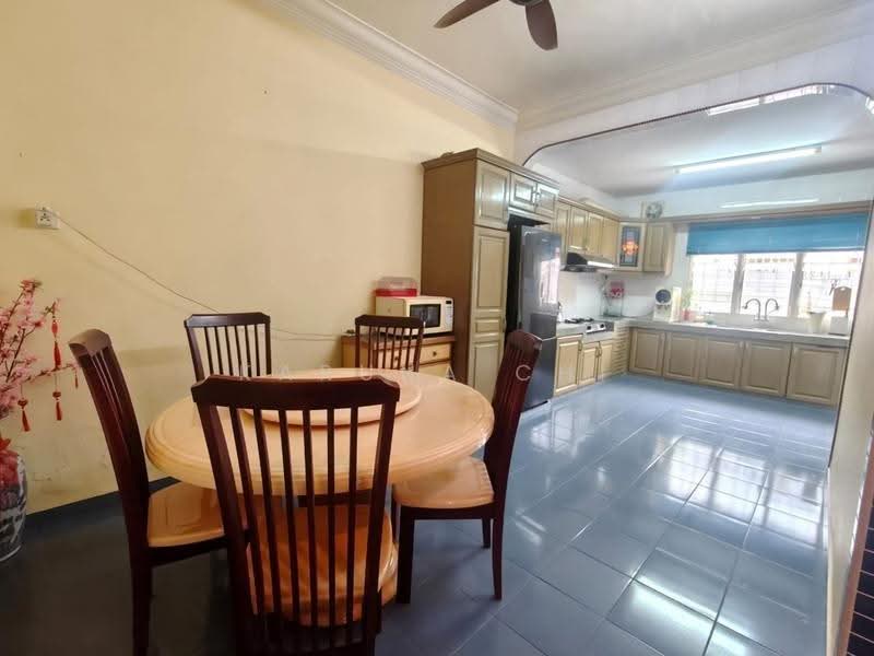 Terraced House for Rent in Bandar Bukit Tinggi (Klang) - Karuna Chi - Kitchen - PropertyGuru.com.my