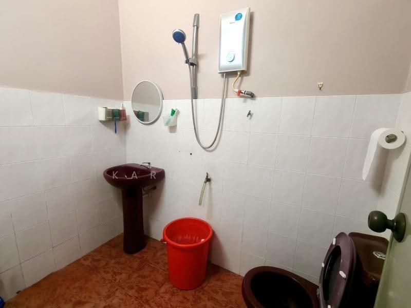 Terraced House for Rent in Bandar Bukit Tinggi (Klang) - Karuna Chi - Bathroom - PropertyGuru.com.my