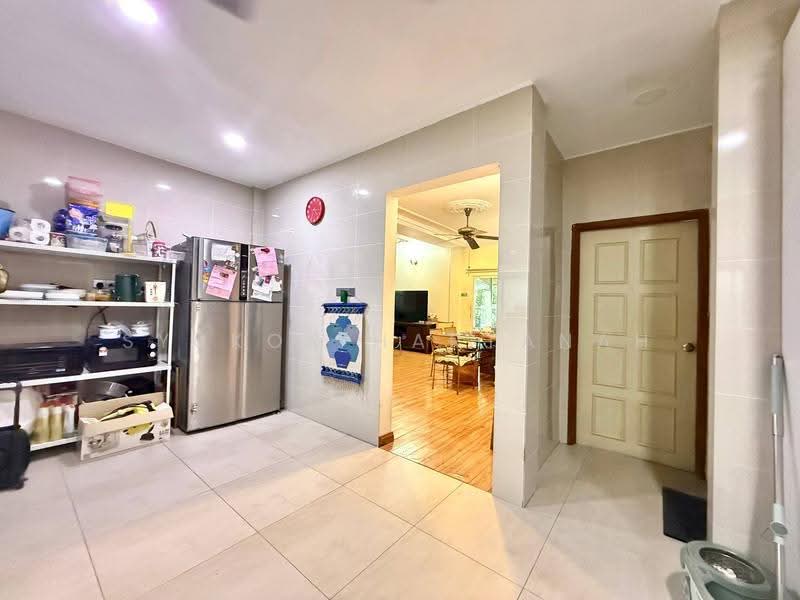 Semi-Detached House for Sale in Petaling Jaya (Selangor) - Syukor Hartanah - Kitchen - PropertyGuru.com.my