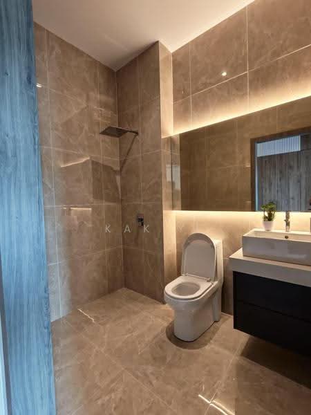 Service Residence for Sale at Azurite Residence @ Klebang - Kak Yi - Bathroom - PropertyGuru.com.my