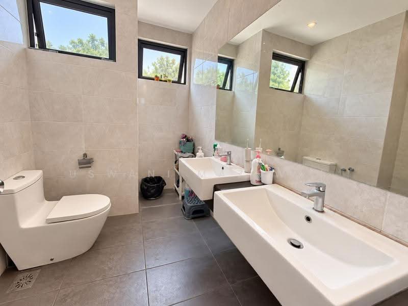 Terraced House for Sale in Cyberjaya (Selangor) - Uswani Mazuwan - Bathroom - PropertyGuru.com.my