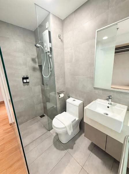 Kediaman Servis untuk Dijual di Riveria City - Ken Lai - Bathroom - PropertyGuru.com.my