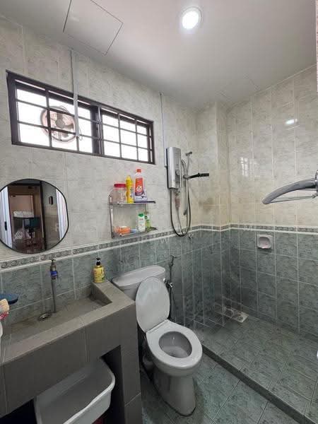 Apartment for Sale at Emerald Court - Raymond Lim PW - Bathroom - PropertyGuru.com.my