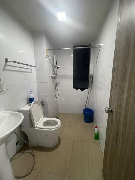 Kediaman Servis untuk Disewa di Country Garden Central Park - John Sia - Bathroom - PropertyGuru.com.my