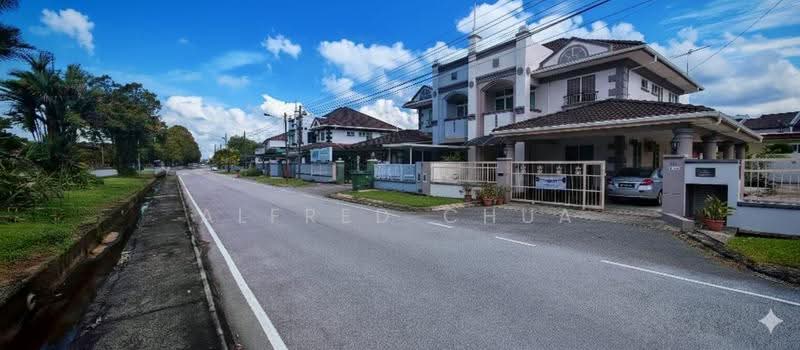 Semi-Detached House for Sale in Stutong (Kuching) - Alfred Chua - Exterior - PropertyGuru.com.my