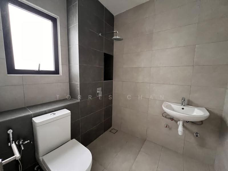 2-storey Terraced House for Sale in Setia Utama (Setia Alam) - Torres Chan - Bathroom - PropertyGuru.com.my