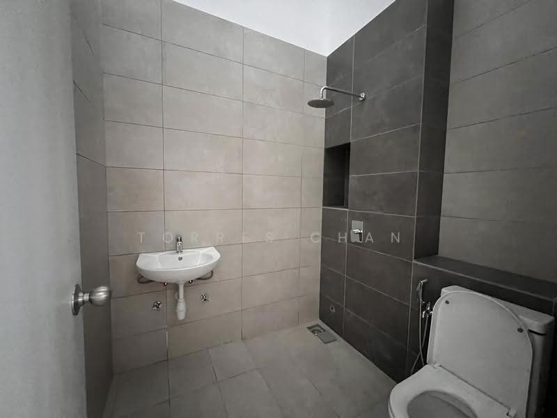 2-storey Terraced House for Sale in Setia Utama (Setia Alam) - Torres Chan - Bathroom - PropertyGuru.com.my
