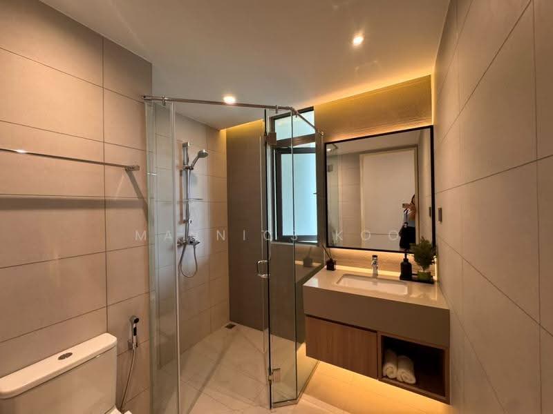 Apartment for Sale at R&F Princess Cove Phase 3-New Casa Suites - Mannics Koo - Master Bathroom - PropertyGuru.com.my