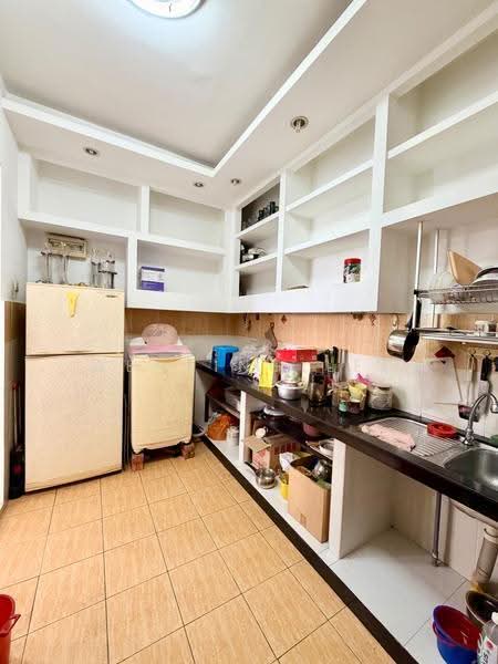 Pangsapuri untuk Dijual di Indah Court Apartment - Wenting Lee - Kitchen - PropertyGuru.com.my