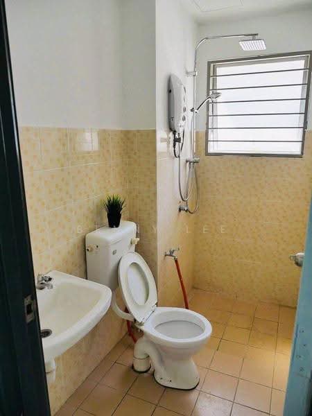 Rumah Bandar untuk Disewa di Taman Saujana Suria (Kajang) - Benny Lee - Bathroom - PropertyGuru.com.my