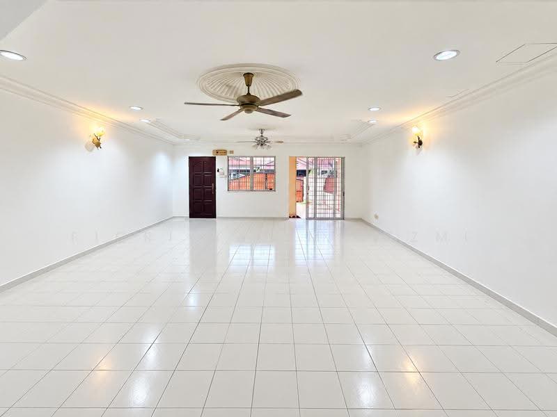 Rumah Teres 2-Tingkat untuk Dijual di Bandar Baru Bangi (Selangor) - Fiqri Hazim Rozmi - Living Room - PropertyGuru.com.my