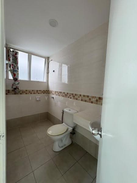 Kediaman Servis untuk Dijual di Casa Suites - Ivy Goh Ai Bee - Master Bathroom - PropertyGuru.com.my