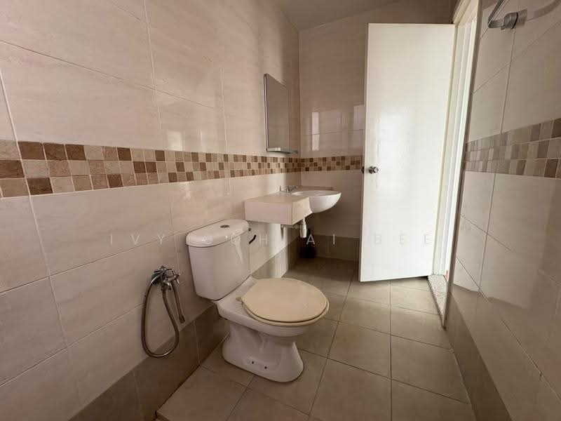 Kediaman Servis untuk Dijual di Casa Suites - Ivy Goh Ai Bee - Master Bathroom - PropertyGuru.com.my