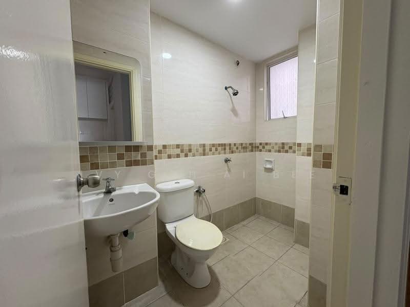 Kediaman Servis untuk Dijual di Casa Suites - Ivy Goh Ai Bee - Common Bathroom - PropertyGuru.com.my