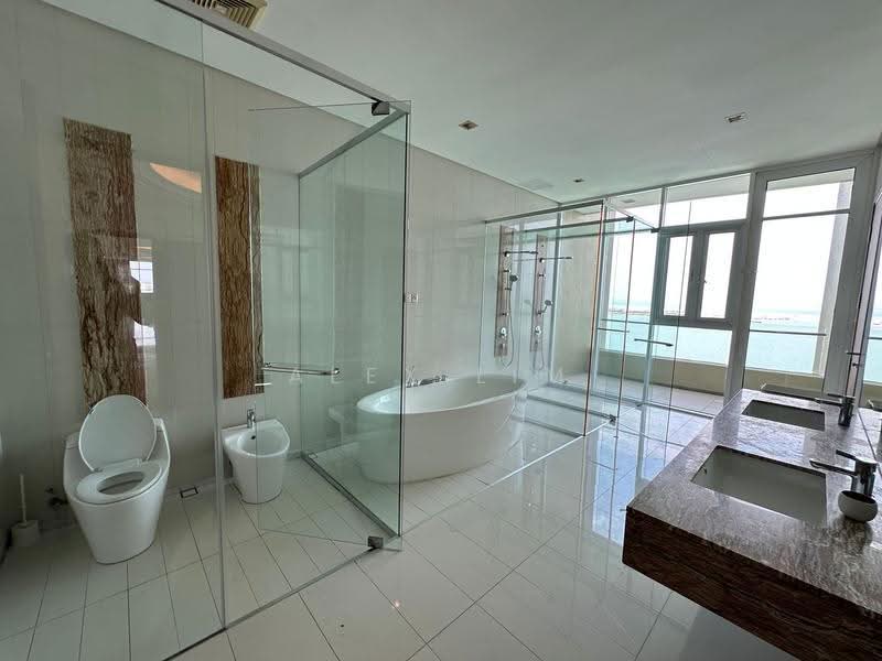 Kondominium untuk Disewa di 8 Gurney (The Shore Condominium) - Alex Lim - Bathroom - PropertyGuru.com.my