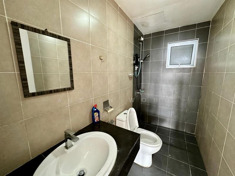 Kondominium untuk Disewa di Koi Prima Condominium - Austin Wong - Bathroom - PropertyGuru.com.my