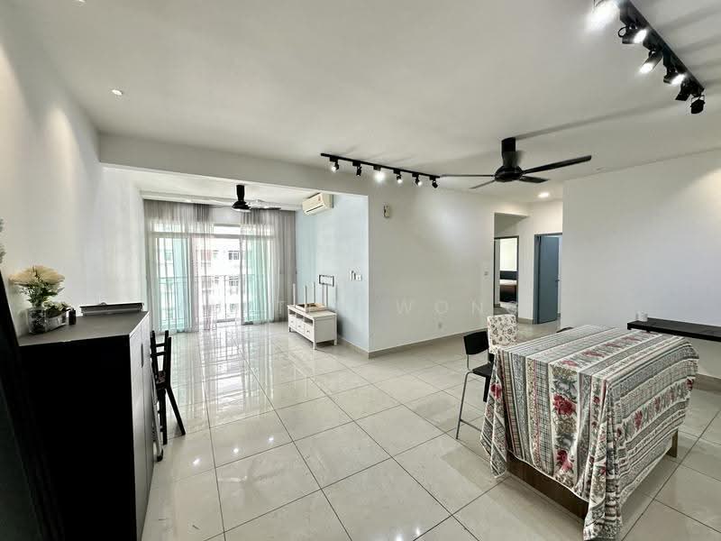 Kediaman Servis untuk Dijual di V-Residensi 2 - Austin Wong - Living Room - PropertyGuru.com.my