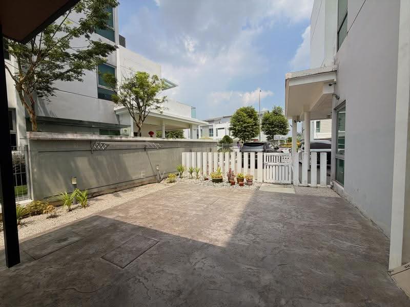 Rumah Banglo untuk Dijual di Taman Molek (Johor Bahru) - Eva Yeo - Exterior - PropertyGuru.com.my