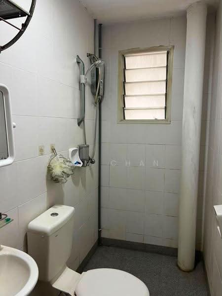 Apartment for Rent at Pangsapuri Sri Kemuning - Sam Chan - Bathroom - PropertyGuru.com.my