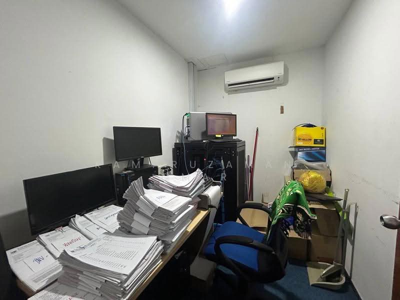 Semi-D Factory for Sale in Bandar Baru Sungai Buloh (Sungai Buloh) - Kamaruzaman Omar - Study - PropertyGuru.com.my
