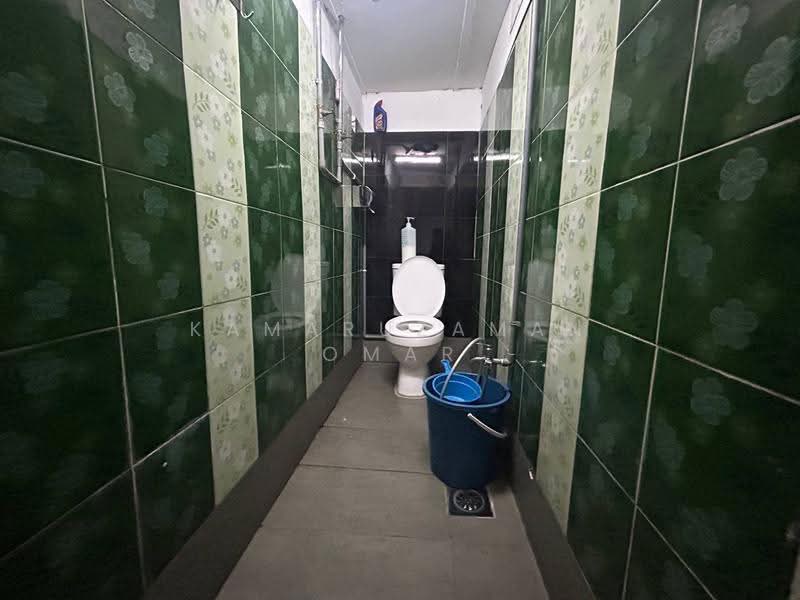 Semi-D Factory for Sale in Bandar Baru Sungai Buloh (Sungai Buloh) - Kamaruzaman Omar - Bathroom - PropertyGuru.com.my