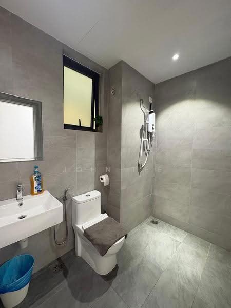 Service Residence for Sale at SUNSURIA FORUM SERVICED APARTMENT - John Tee - Bathroom - PropertyGuru.com.my