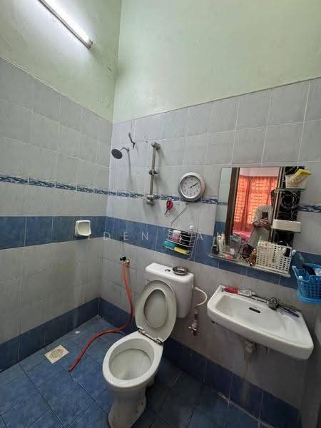 1-storey Terraced House for Sale in Taman Bestari Indah (Ulu Tiram) - Iden Tan - Bathroom - PropertyGuru.com.my