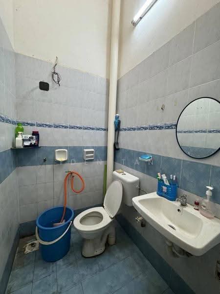 1-storey Terraced House for Sale in Taman Bestari Indah (Ulu Tiram) - Iden Tan - Bathroom - PropertyGuru.com.my