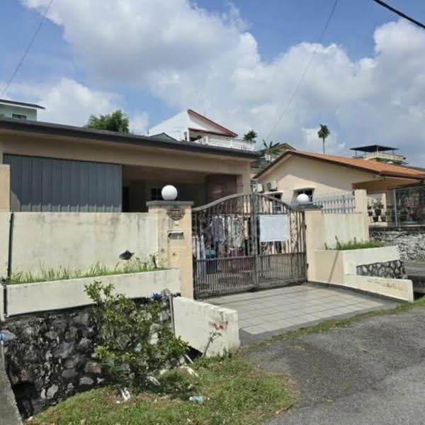 2-storey Terraced House for Sale in Seksyen 22 (Petaling Jaya) - Alice Kuon - Exterior - PropertyGuru.com.my
