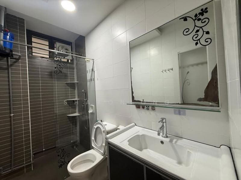 Kediaman Servis untuk Dijual di Palazio - Sharon Ong - Bathroom - PropertyGuru.com.my