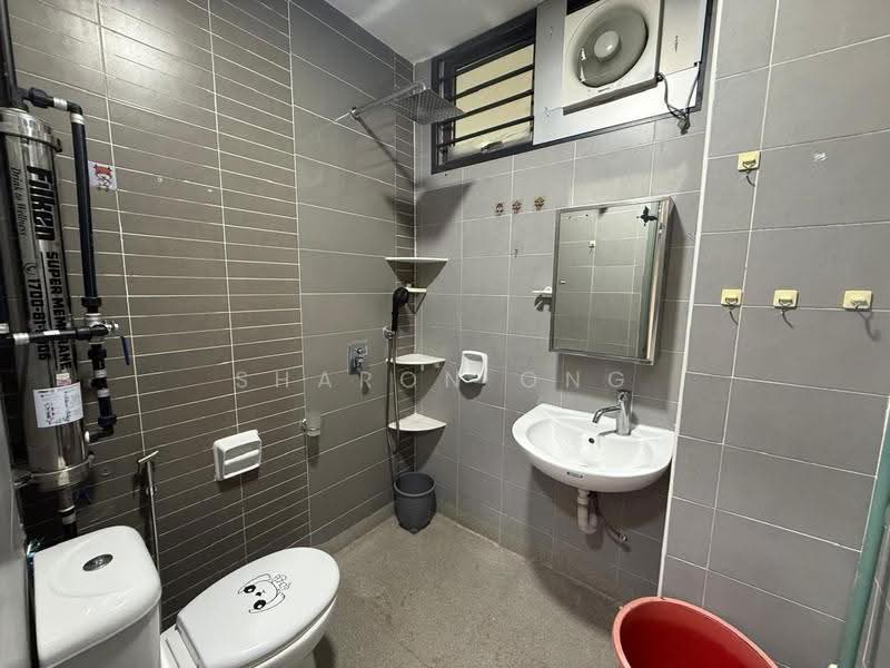 Kediaman Servis untuk Dijual di Palazio - Sharon Ong - Bathroom - PropertyGuru.com.my