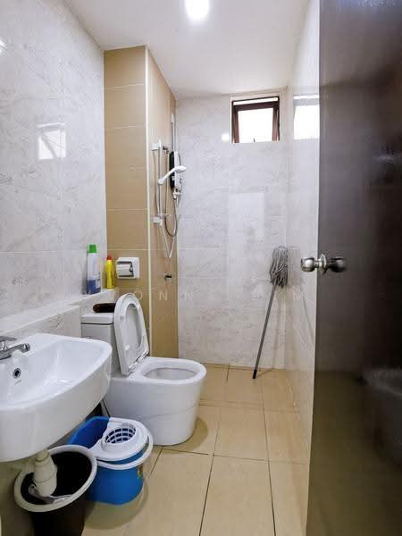 Kediaman Servis untuk Dijual di D'Summit Residences - Yvonne Lim - Bathroom - PropertyGuru.com.my