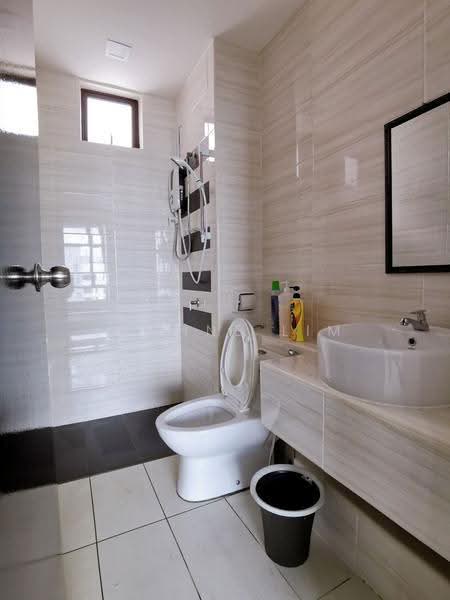 Kediaman Servis untuk Dijual di D'Summit Residences - Yvonne Lim - Bathroom - PropertyGuru.com.my