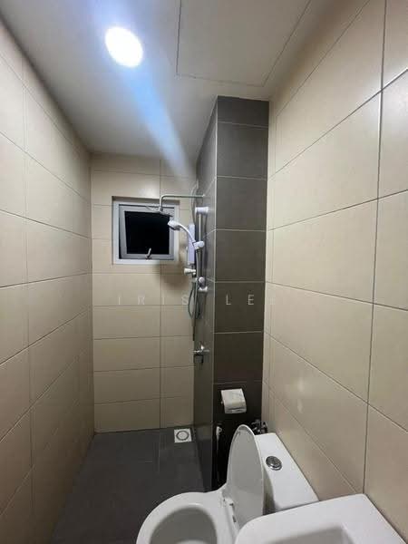 Kondominium untuk Disewa di The Holmes 1 - Iris Lee - Bathroom - PropertyGuru.com.my
