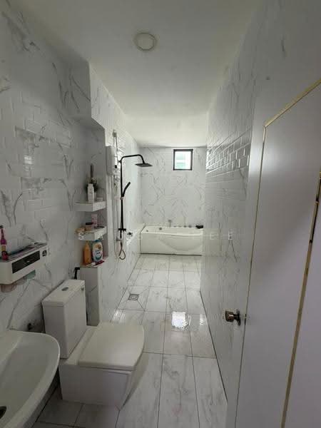 Semi-Detached House for Sale in Nusa Duta (Iskandar Puteri (Nusajaya)) - Sausa Lee - Bathroom - PropertyGuru.com.my