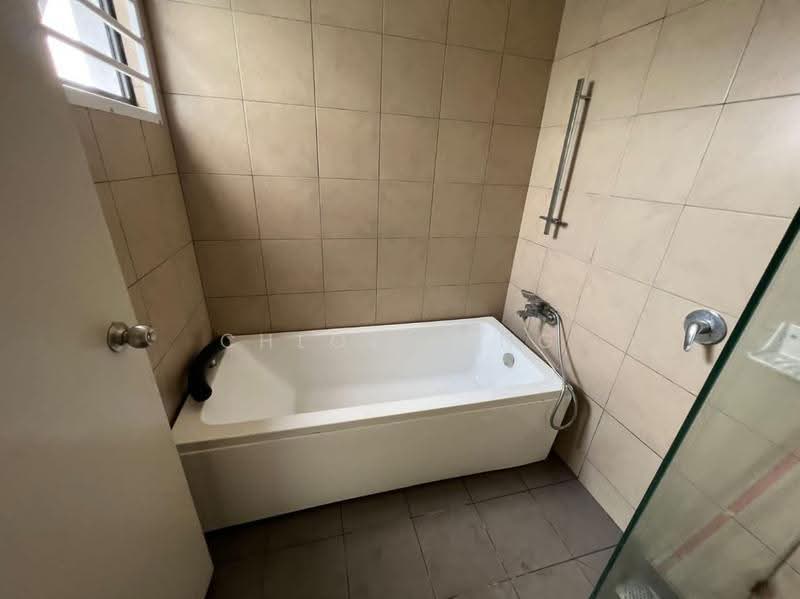Kediaman Servis untuk Dijual di Greenfield Regency - Chloe Ying - Bathroom - PropertyGuru.com.my