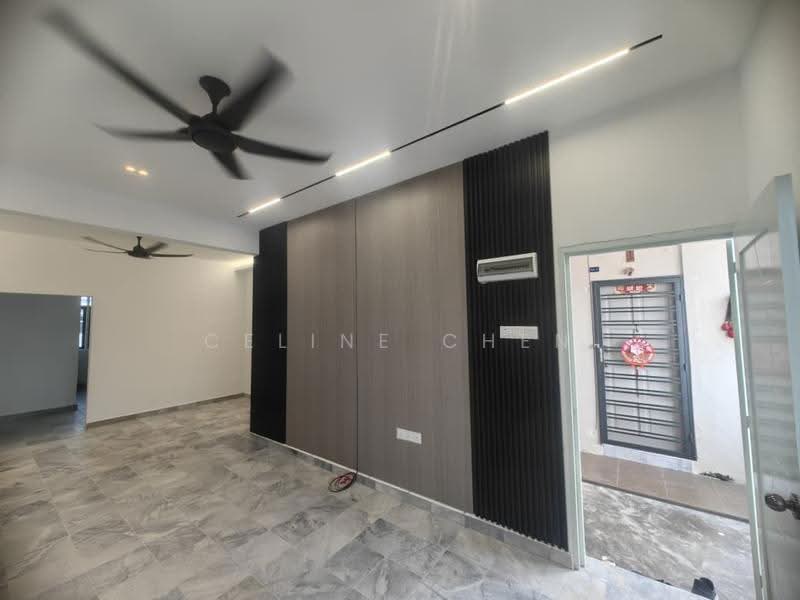 Rumah Flat untuk Dijual di Taman Kenanga Seksyen 3 - Celine Chen - Living Room - PropertyGuru.com.my