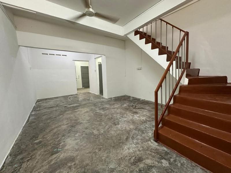 Rumah Teres 2-Tingkat untuk Dijual di Taman Perwira Jaya (Kluang) - Grace Fan - PropertyGuru.com.my