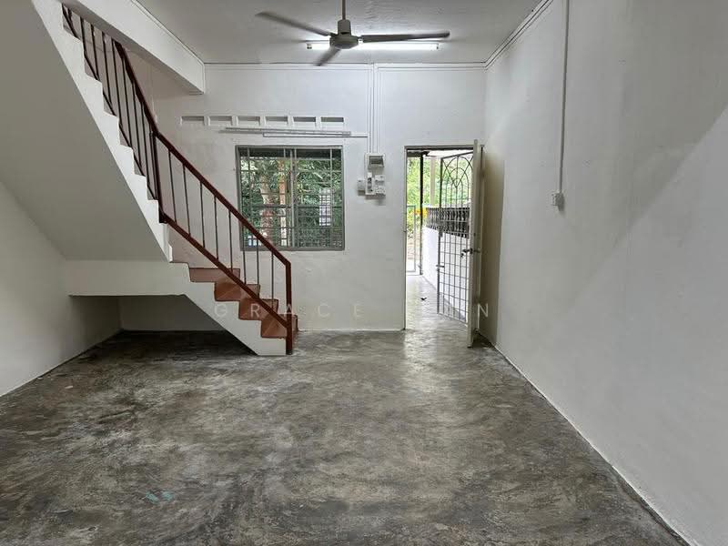 Rumah Teres 2-Tingkat untuk Dijual di Taman Perwira Jaya (Kluang) - Grace Fan - PropertyGuru.com.my