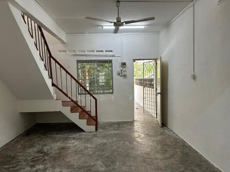 Rumah Teres 2-Tingkat untuk Dijual di Taman Perwira Jaya (Kluang) - Grace Fan - PropertyGuru.com.my