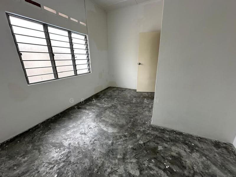 Rumah Teres 2-Tingkat untuk Dijual di Taman Perwira Jaya (Kluang) - Grace Fan - PropertyGuru.com.my