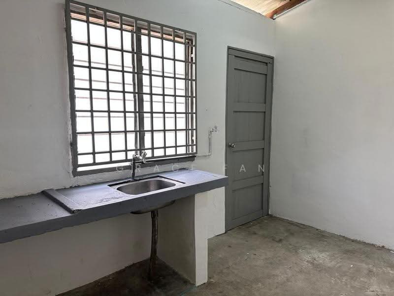 Rumah Teres 2-Tingkat untuk Dijual di Taman Perwira Jaya (Kluang) - Grace Fan - PropertyGuru.com.my