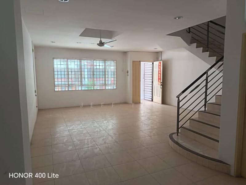 Rumah Teres 2.5-Tingkat untuk Dijual di Bandar Baru Tambun (Tambun) - Jeff Tan - Living Room - PropertyGuru.com.my