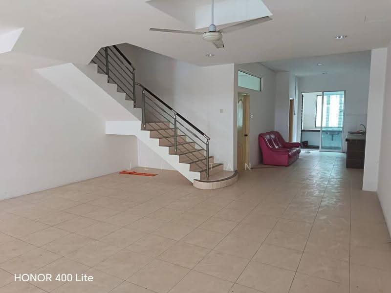 Rumah Teres 2.5-Tingkat untuk Dijual di Bandar Baru Tambun (Tambun) - Jeff Tan - Living Room - PropertyGuru.com.my