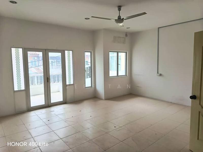 Rumah Teres 2.5-Tingkat untuk Dijual di Bandar Baru Tambun (Tambun) - Jeff Tan - Balcony - PropertyGuru.com.my