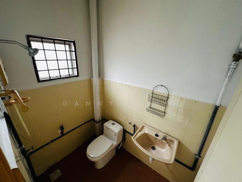 2-storey Terraced House for Sale in Taman Tun Teja (Rawang) - Danny Wong - Bathroom - PropertyGuru.com.my