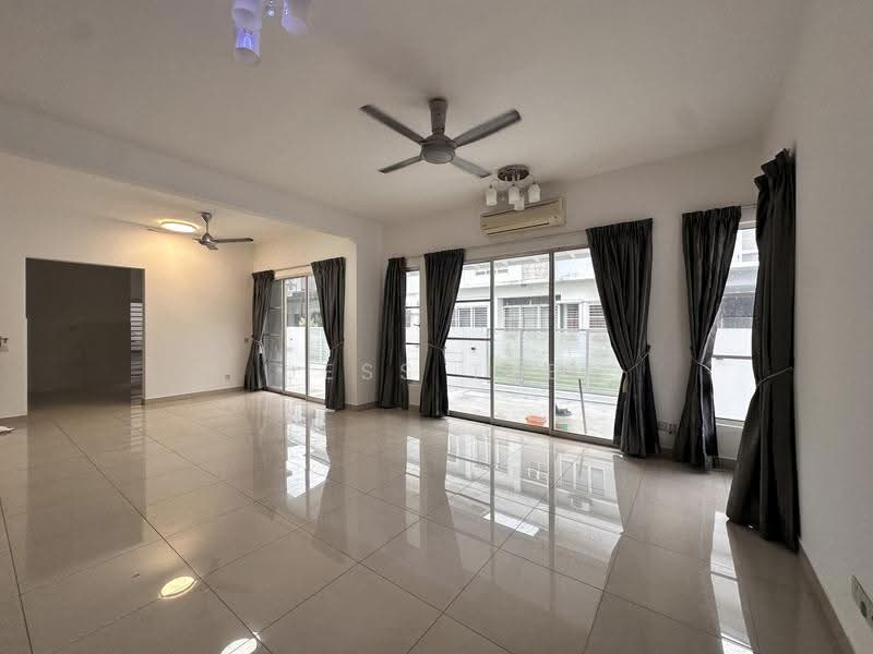 Semi-Detached House for Sale in Setia Damai (Setia Alam) - Jess Tee - Living Room - PropertyGuru.com.my