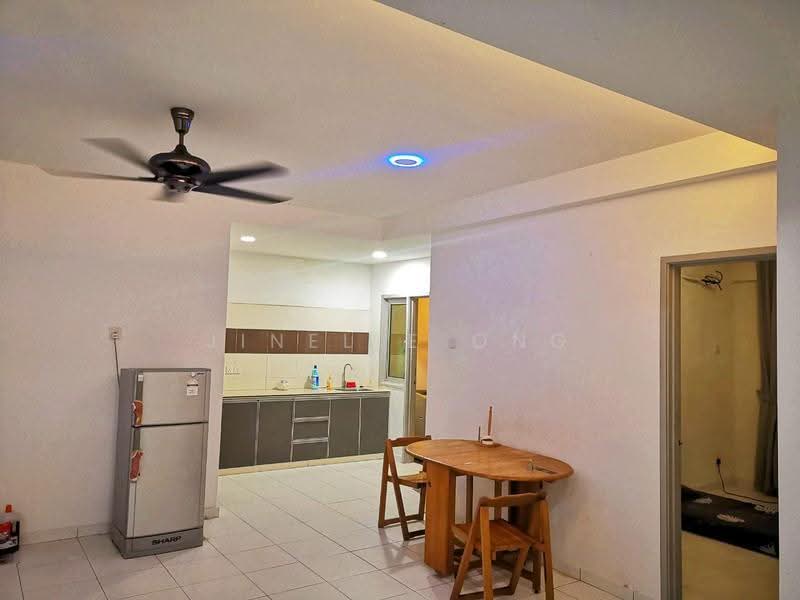 Condominium for Rent at The Golden Triangle Condominium - Jinelle Ong - Kitchen - PropertyGuru.com.my